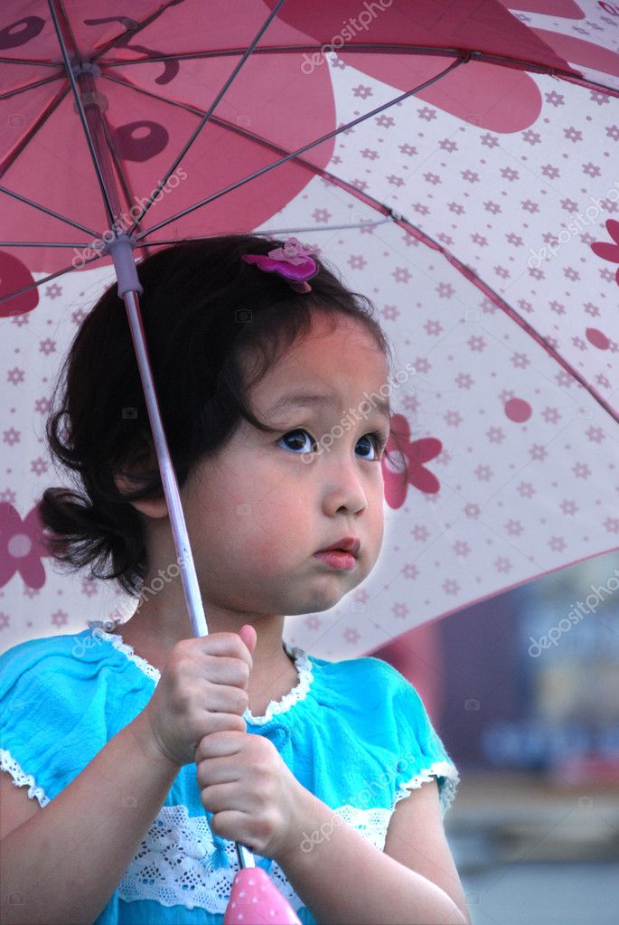 Little girl hold umbrella — Stock Photo © shupian 2331822