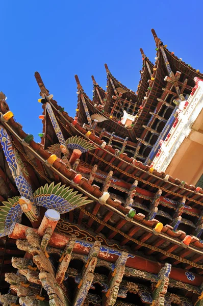 Kiina Temppelit paviljongit ja taivas — kuvapankkivalokuva