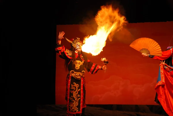 Sichuan opera spotta fire — Stockfoto