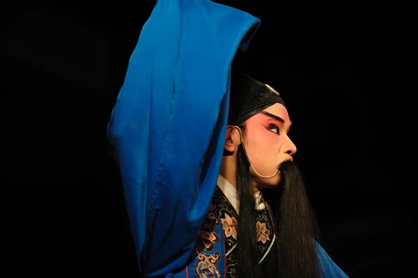 Kínai opera férfi hosszú, fekete szakállal — Stock Fotó