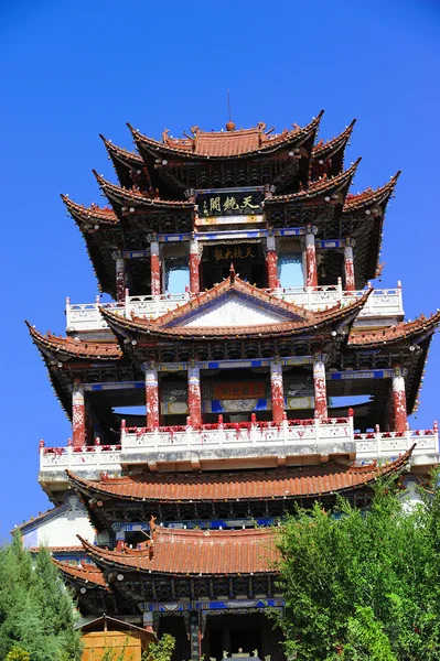 Çin tapınaklar pavyonlar ve gökyüzü — Stok fotoğraf