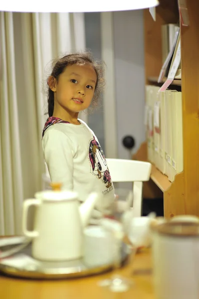 Kochen kleines Mädchen — Stockfoto