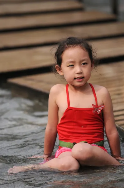 Plavání dívka — Stock fotografie