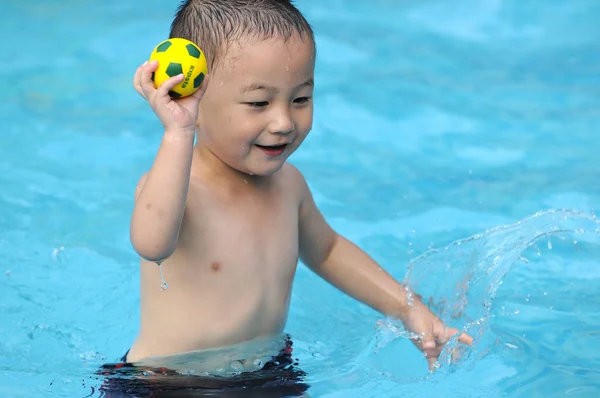 Plavání boy — Stock fotografie
