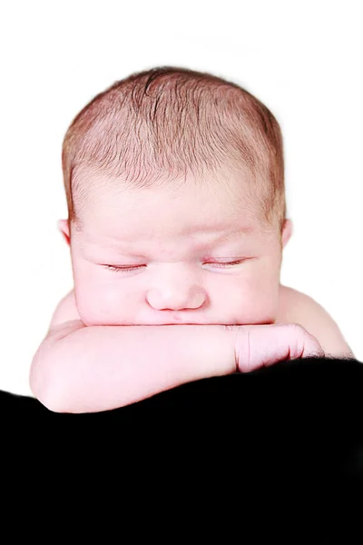 손으로 턱 아래 수 면에 아기 소녀 — 스톡 사진