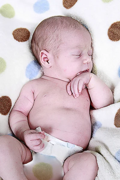 眠っているかわいい赤ちゃん男の子のクローズ アップ — ストック写真