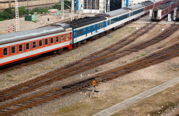 Korsning järnväg spår och järnväg sign — Stockfoto