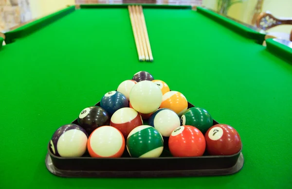 Snookerbälle auf dem Tisch — Stockfoto