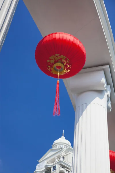 Lanternas chinesas e coluna — Fotografia de Stock