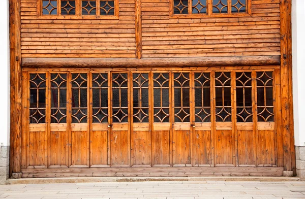 Closed wooden door and wall — Stock Photo, Image