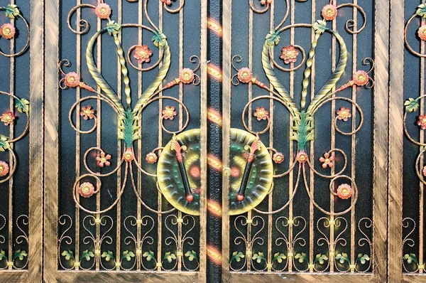 Decoração no portão — Fotografia de Stock