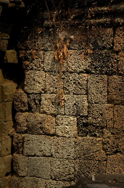 Parte da parede arruinada do templo — Fotografia de Stock