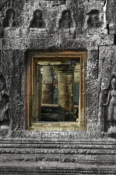Muro e finestre scolpite, Angkor Wat — Foto Stock