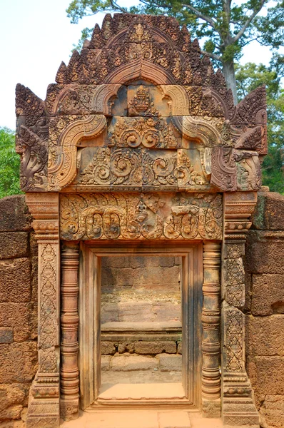 Porta arruinada do templo — Fotografia de Stock