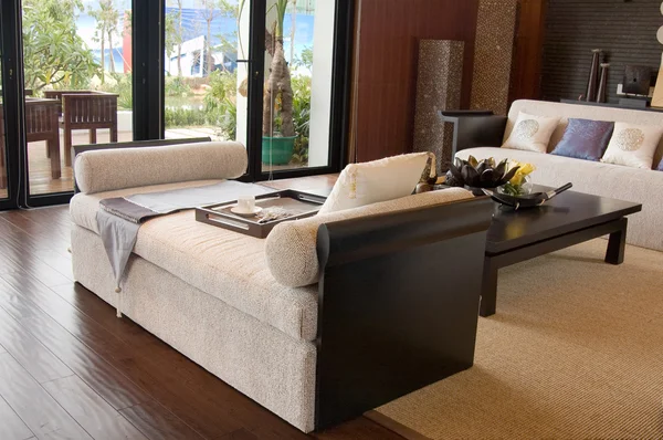 Woonkamer met het moderne meubilair — Stockfoto