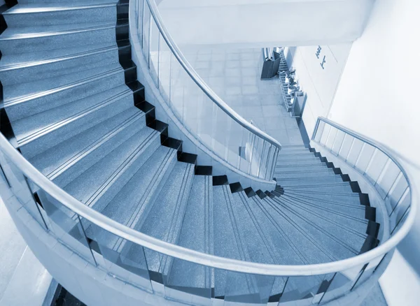 蓝色螺旋楼梯 — 图库照片