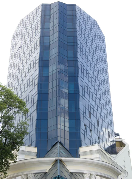 Синее офисное здание — стоковое фото