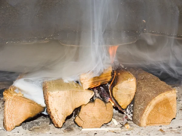 Fire wood burn in a fireplace — Stock Photo, Image