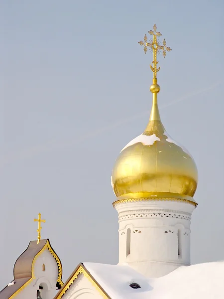 Guld kupol av kyrkan — Stockfoto
