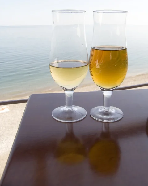 Δύο ποτήρια με κρασί — Φωτογραφία Αρχείου