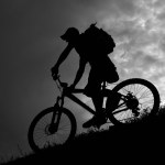 Young man riding a mountain bike downhill style — Stock Photo ...