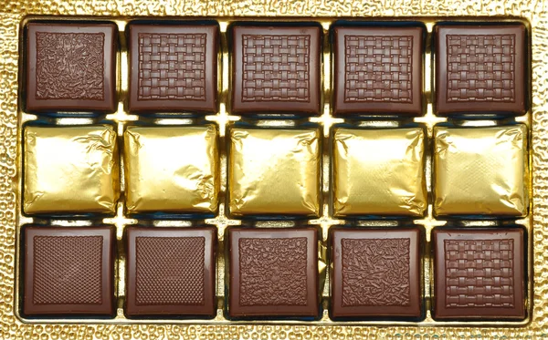 Chocolates en una caja. — Foto de Stock