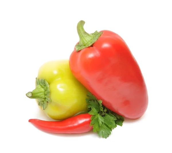 Красный и желтый перец с петрушкой — стоковое фото
