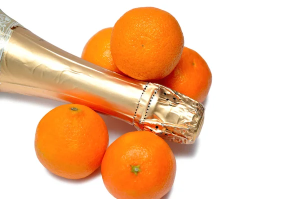 stock image A bottle of champagne and tangerines