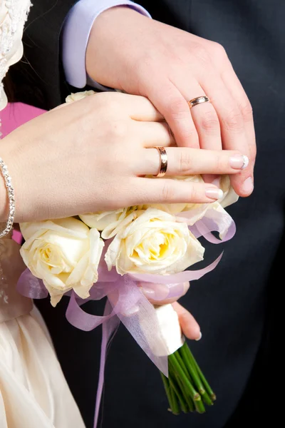 Hands of the groom and the bride lie on — Stock Photo, Image
