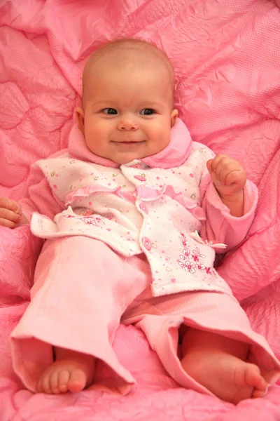 A kislány egy rózsaszín háttér — 스톡 사진
