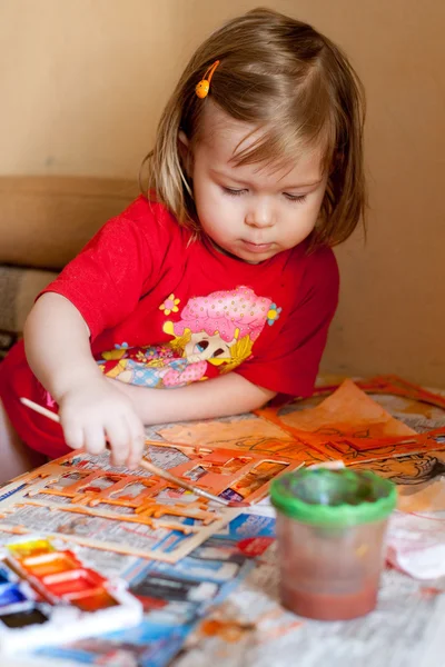 The girl draws paints — Stock Photo, Image