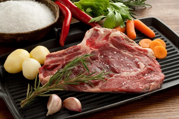 Tuz ile sığır eti biftek — Stok fotoğraf
