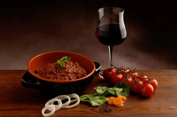 Ragu sauce and glass of wine — Stock Photo, Image