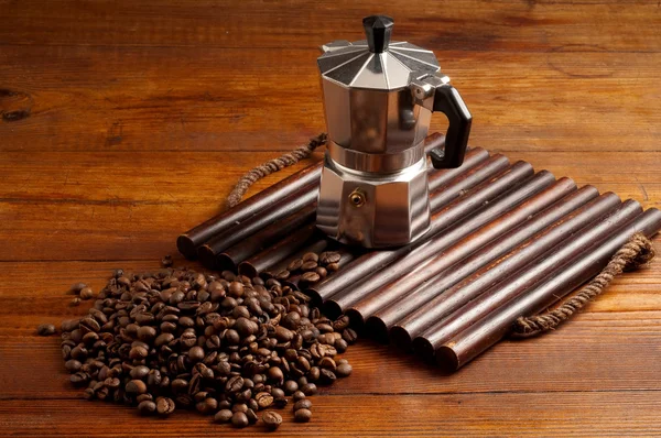Koffiebonen en moka — Stockfoto