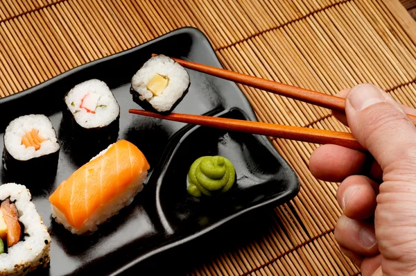 Hand wirh Sushi — Stockfoto