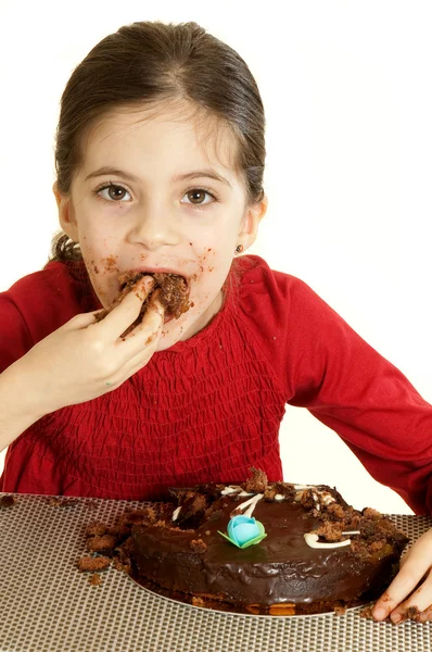 Kind isst Schokoladenkuchen — Stockfoto