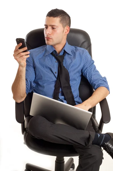 Mann mit Telefon und Notizbuch — Stockfoto