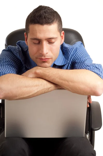 Hombre durmiendo sobre la computadora — Foto de Stock