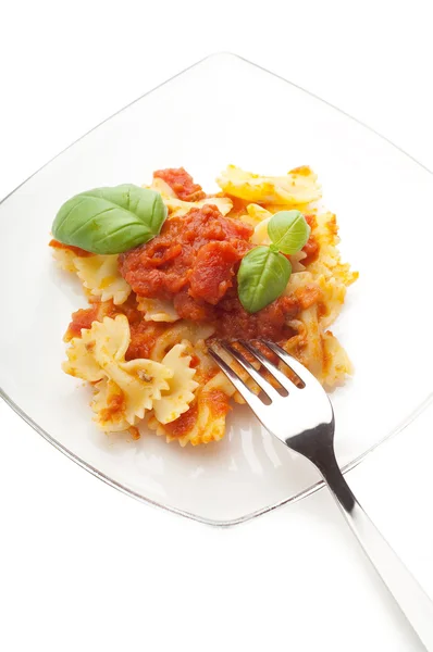 Pomidory farfalle typowy włoski makaron — Zdjęcie stockowe