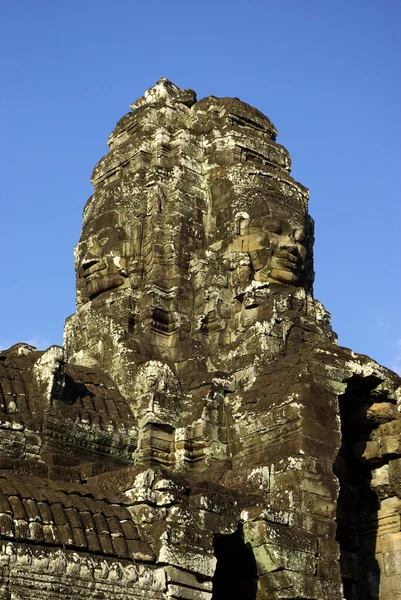 Una torre di Tempio di Bayon in Angkor — Foto Stock