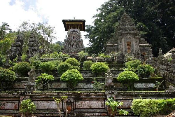 Вход в индуистский храм на Бали — стоковое фото