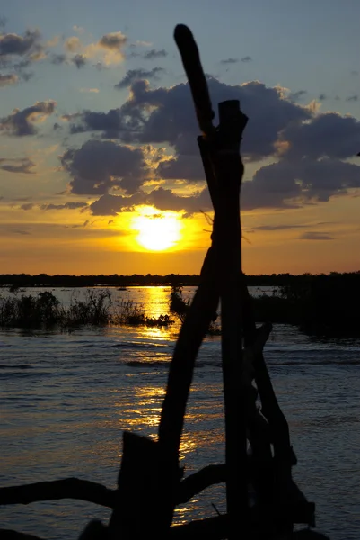 mekong Nehri Kamboçya'da gün batımı