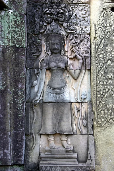 Гравировка на храме Ангкора — стоковое фото