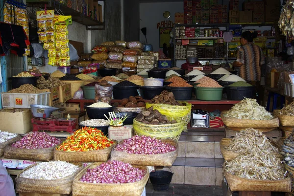 Mercado de especiarias na cidade de Ubud em Bali — Fotografia de Stock