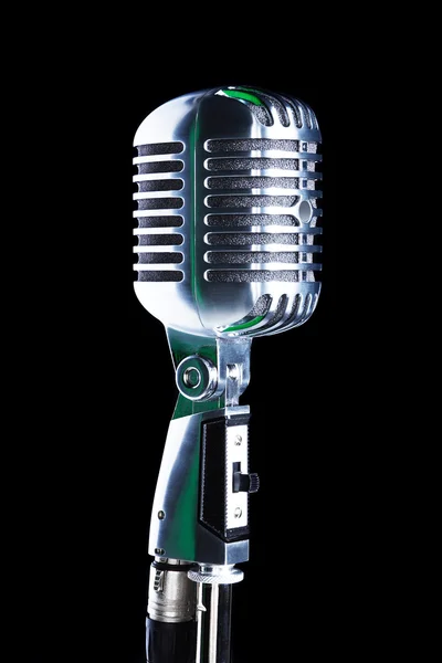 Retro mikrofon på stativ på svart — Stockfoto
