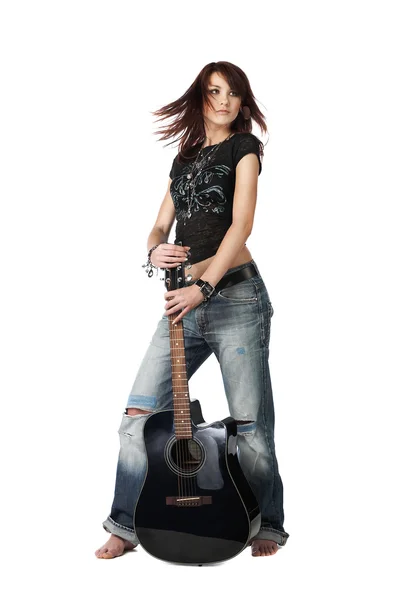 Adolescente menina segurando uma guitarra — Fotografia de Stock