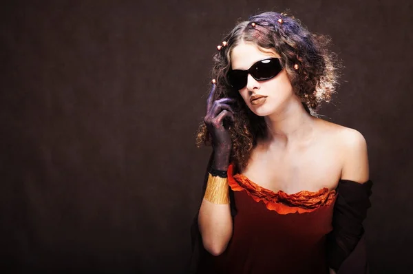 선글라스에 아름 다운 여자 로열티 프리 스톡 이미지