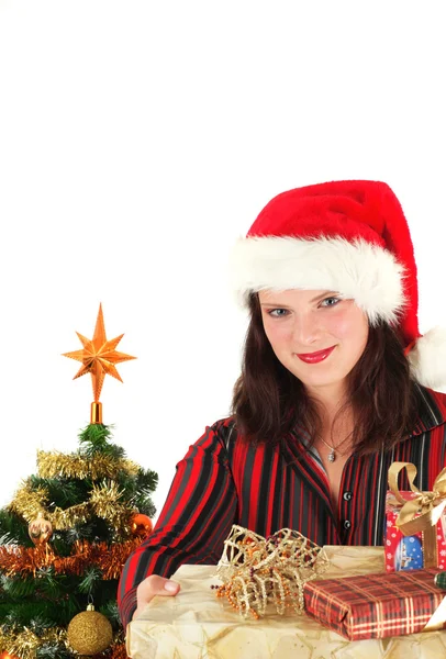 年轻女子圣诞老人帽的礼物 — 图库照片