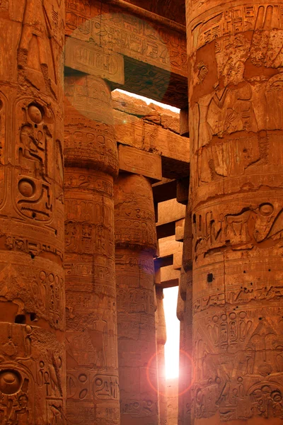 La luce del sole splende a Karnak — Foto Stock