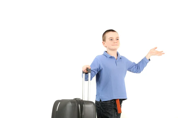 Мальчик с багажом — стоковое фото